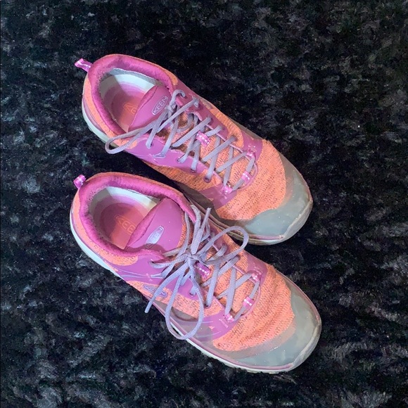 Keen maroon hiking shoes - Picture 2 of 6